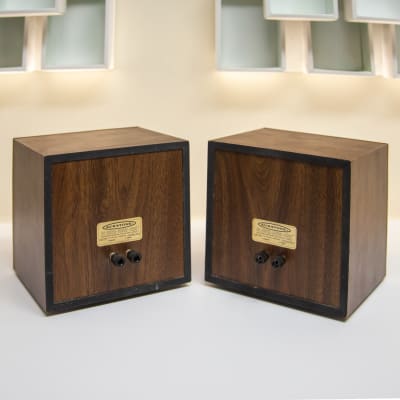 Auratone 5c SUPER-SOUND-CUBE 1970-1980 Simulated wood grain Auratone 5c SUPER-SOUND-CUBE 1970-1980 Simulated wood grain