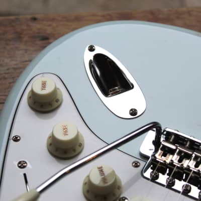 FENDER "American Vintage II 1965 Stratocaster, Round-Lam Rosewood Fingerboard, Sonic Blue" HARDCASE, 3, 69 KG image 14