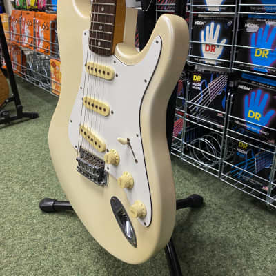 Memphis strat style guitar in olympic white image 4