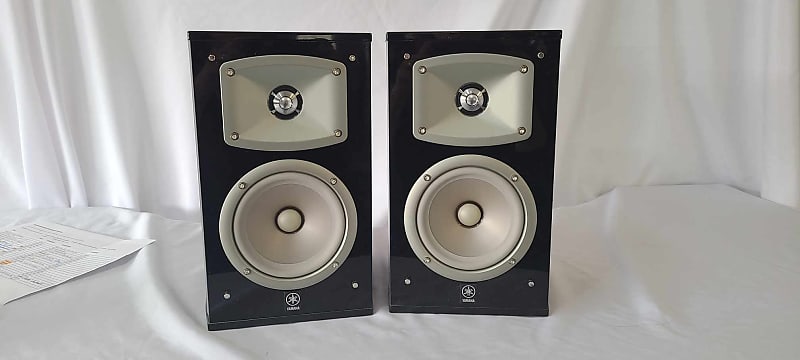 YAMAHA NS-333 PIANOBLACK Set de altavoces Hi-Fi