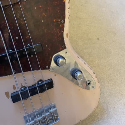 Fender Flea Artist Series Road Worn Signature Jazz Bass 2016 - Present - Shell Pink image 4