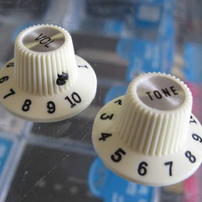 Fender American Vintage 65 Jazzmaster Witch Hat Knobs set of 2 0992086000 image 2