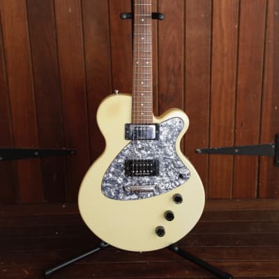 Yamaha AES500 Electric Guitar Cream White Pre-Owned image 2