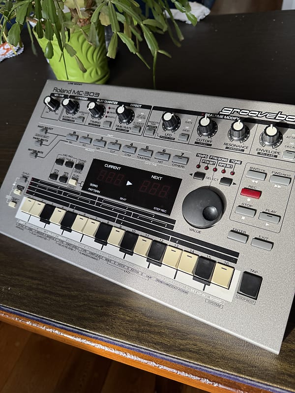 Roland MC-303 Groovebox 1990 - 1998 | Reverb