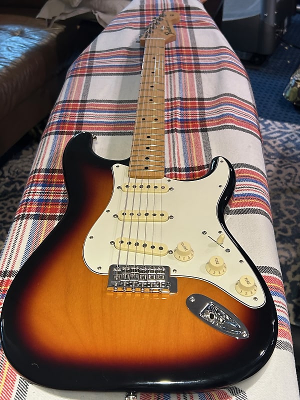 Fender Standard Stratocaster with Maple Fretboard 2006 - 2017 - Brown Sunburst image 1