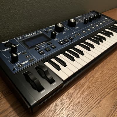 Novation MiniNova 37-Key 18-Voice Synthesizer 2012 - Present - Blue
