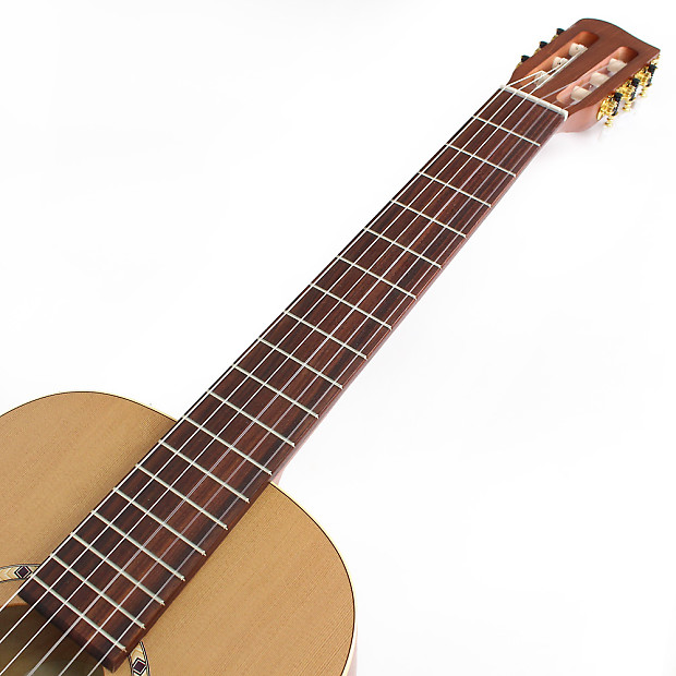 Art & Lutherie Ami Nylon Cedar Acoustic Guitar w/ Gigbag