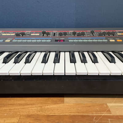Roland Juno 106s 61-Key Programmable Polyphonic Synthesizer - Black image 6