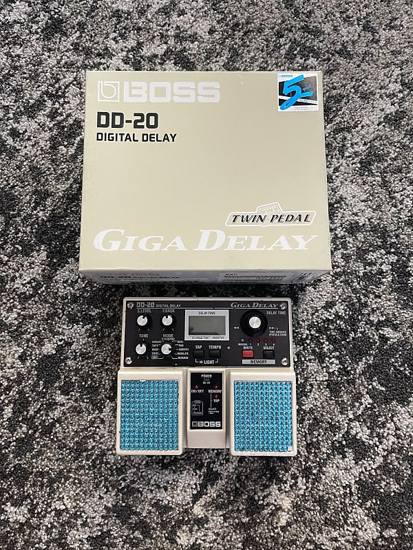 Boss Roland DD-20 Giga Delay Stereo Digital Delay Twin Guitar Effect Pedal