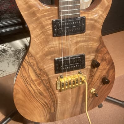 CARVIN CALIFORNIA ONE OF A KIND TOP NATURAL MARBLECAKE CROTCH ENGLISH WALNUT 2005 for sale