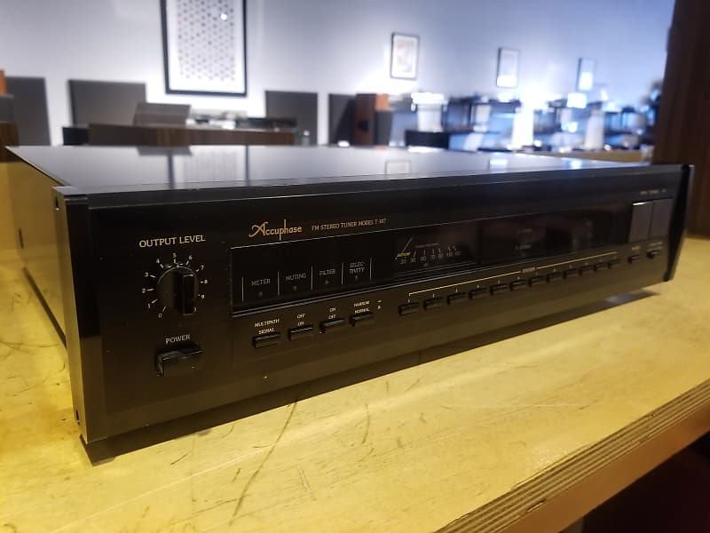 Accuphase FMステレオチューナー T-107 Accuphase T-107 (2号機)