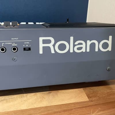 Roland Juno 106s 61-Key Programmable Polyphonic Synthesizer - Black image 12