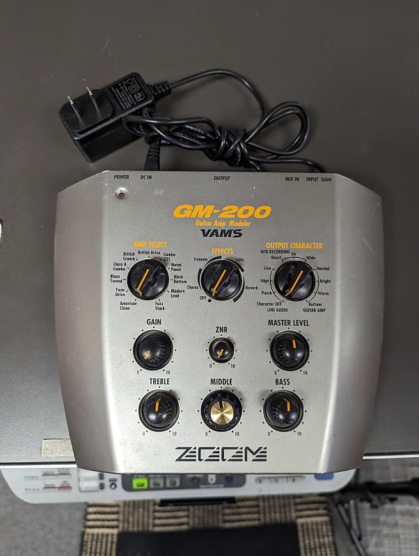 Zoom GM-200 guitar Modeler w/AC Adapter - Silver image 1