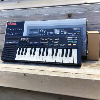 Casio - SK-1 - Sampling Keyboard - 32-Key - 80s - made in Japan - with box and power supply