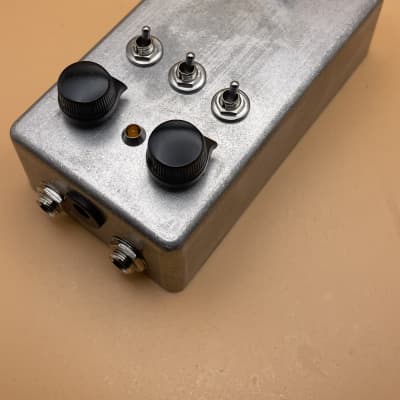 RCO Pedals Calamity Fuzz (chaotic, experimental fuzz -a somewhat pleasant surprise) 2023 - Raw Aluminum with Authentic Black Davies Pointer Knobs image 2