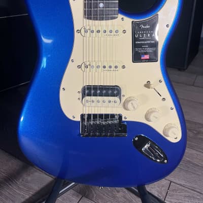 Fender American Ultra Stratocaster HSS Cobra Blue w/ Rosewood Fretboard image 2