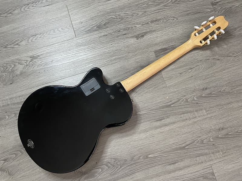 YAMAHA AEX 500N (Yngwie Malmsteen / Chet Atkins) Nylon