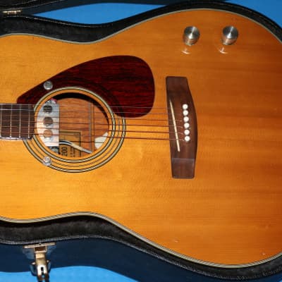 Vintage 1974 Yamaha FG-200 with Hard Case