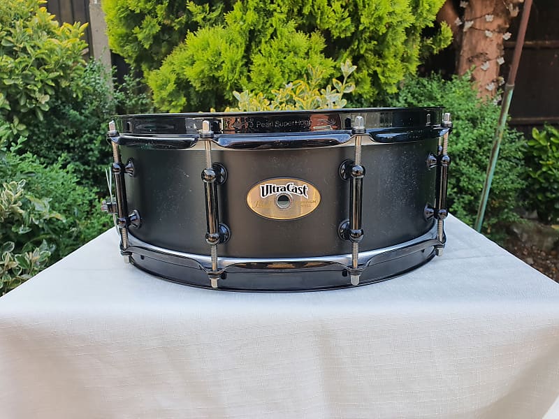 Pearl Ultracast Aluminium Snare Drum 14 x 5 Black image 1