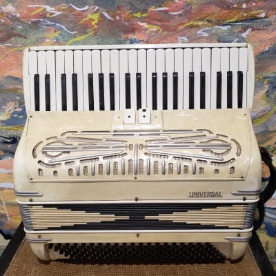 Vintage Universal Accordion Mod. 2420 120 Bass Keys w/ Hard Case (Used) "Made In Italy" SOLD AS IS image 3