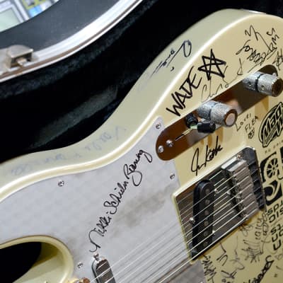 Immagine Fender USA Telecaster Red Hot Chili Peppers Signed RARE / Certificate of Authenticity - 14
