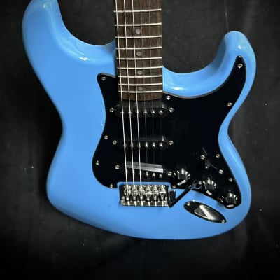 Squier Stratocaster 1997 Lake Placid Blue MIM Mexico Rare Squier Stratocaster 1997 Lake Placid Blue MIM Mexico Rare