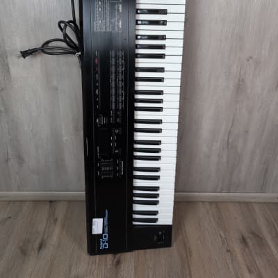 Roland D-10 61-Key Multi-Timbral Linear Synthesizer 1988 - 1992 - Black