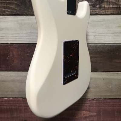 Fender Standard Stratocaster Left-Handed with Maple Fretboard Arctic White 2015 image 5
