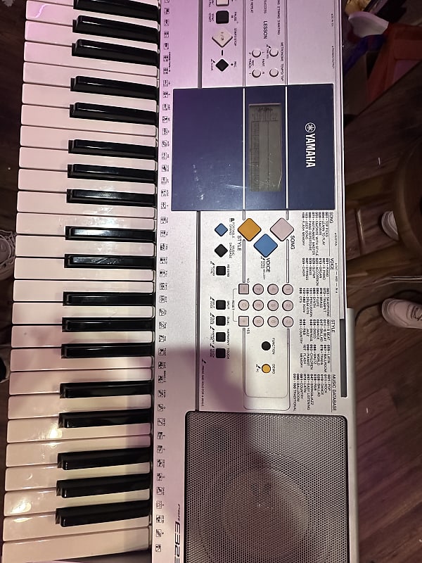ヤマハＰSRＥ323 Yamaha PSR-E323 Keyboard, Silver, 61 Keys WITH ADAPTER AND