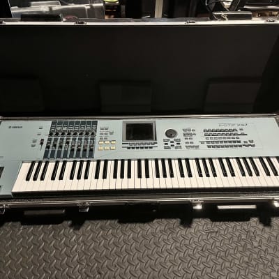 Yamaha Motif XS 7 Production Synthesizer 2000s - Gray