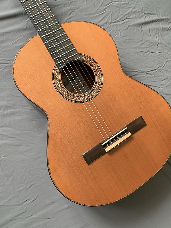 Ramirez r1 on sale classical guitar