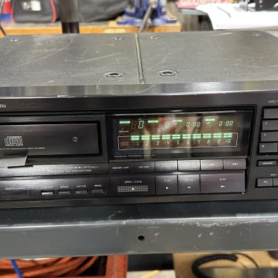 Onkyo Integra P-309 Stereo Preamplifier in Very Good Onkyo Integra P-309 Stereo Preamplifier in Very Good
