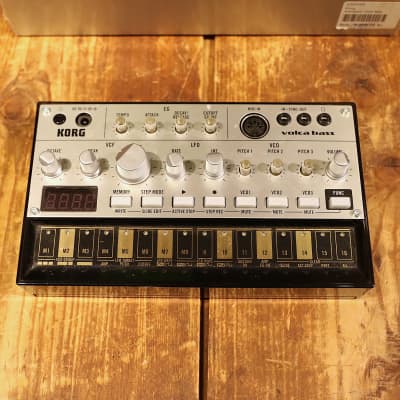 Korg Volca Bass Analog Bass Sequencer/Synthesizer 2013 - Present - Silver/Black image 2