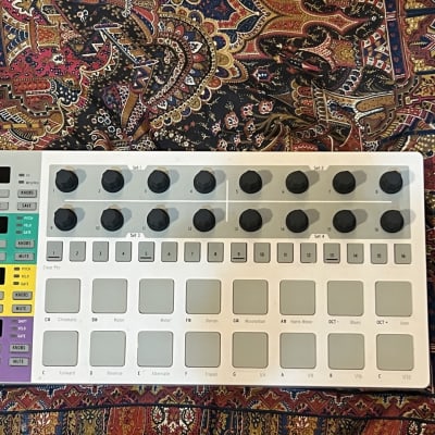 Arturia BeatStep Pro MIDI Controller 2017 - Present - White WITH EXTRAS image 7