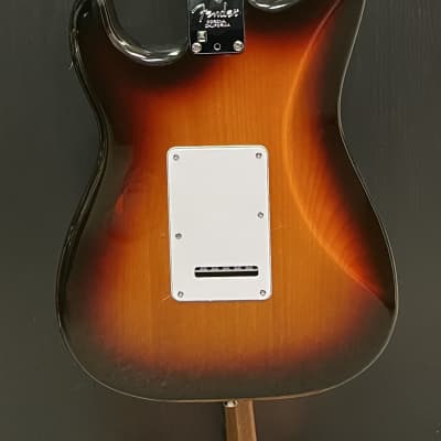 Fender Stratocaster 2008 - 3 Tone Sunburst image 3