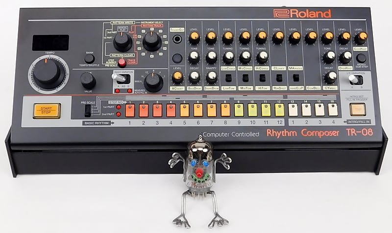 Roland TR-08 Boutique Synthesizer + Neuwertig + OVP + 1,5 | Reverb