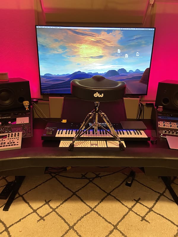 DW Tractor Drum Throne Reverb Canada