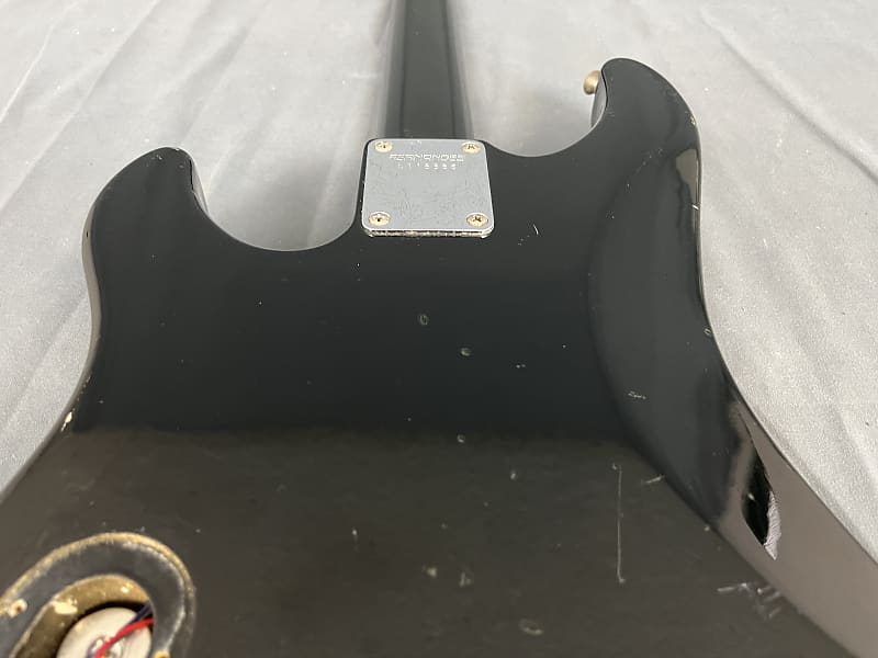 Fernandes Limited Edition Bass MIJ Dinky Headstock Medium Fernandes Limited Edition Bass MIJ Dinky Headstock Medium