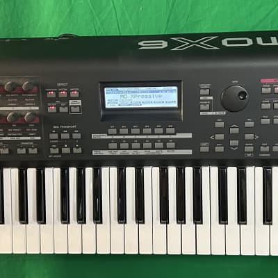 Yamaha MOXF 6 Production Synthesizer