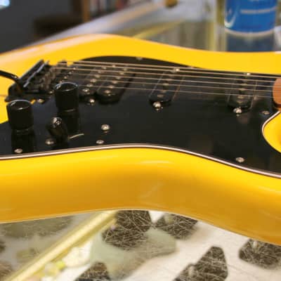 Fender USA Body/Mexico Neck Stratocaster 2018 - Yellow image 11