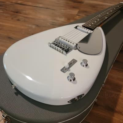 Phantom Guitar Works Teardrop Brian Jones Electric Guitar White W/OHSC MINT! image 4