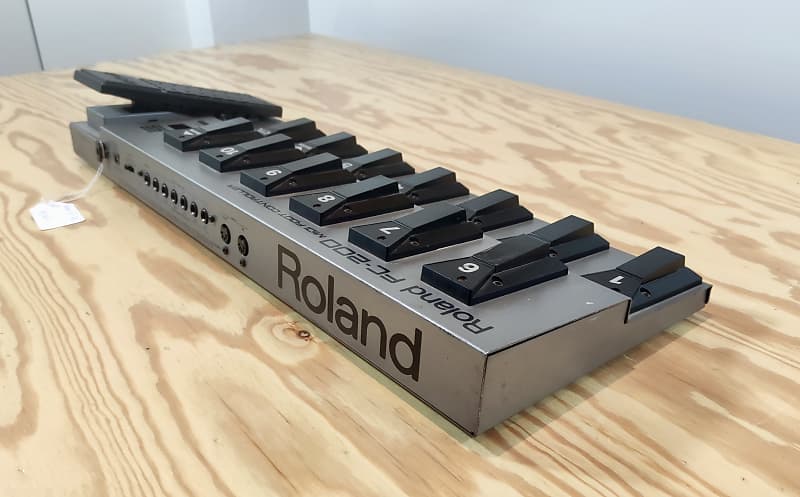 ギター ROLAND FC-200 MIDI FOOT CONTROLLER ギター ROLAND FC-200 MIDI FOOT CONTROLLER Roland FC-200 MIDI