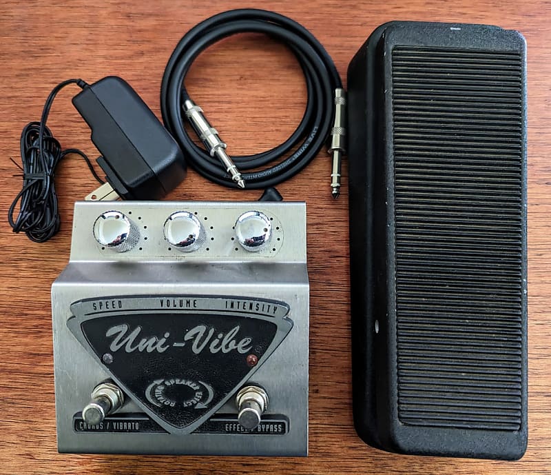 Dunlop UV-1 Uni-Vibe with UV-1FC Foot Controller, stereo cable