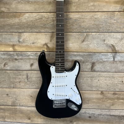 Amazon | Squier by Fender エレキギター Bullet® Stratocaster