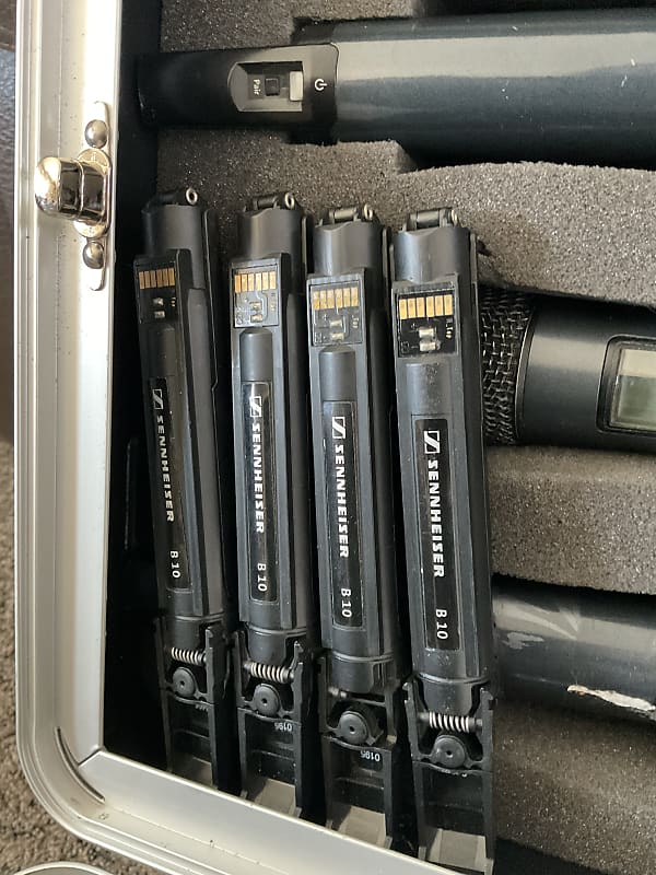 Four Sennheiser EW D1-835S in gator case- wireless | Reverb