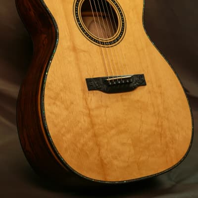 2014 Martin 000-14 Brazilian Kingwood Masterpiece NAMM Showcase Hand-carved Acoustic Guitar image 2