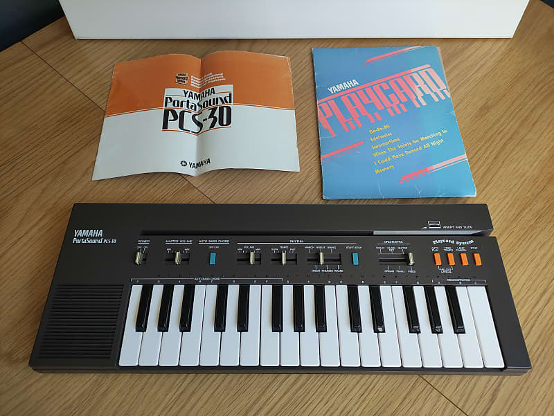 Yamaha PortaSound PCS-30 Keyboard 1984 - Brown