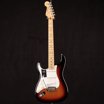Fender Player Stratocaster Lefty 3-Color Sunburst 981 image 4