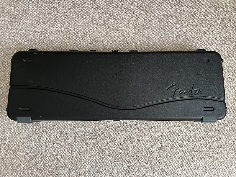Fender Deluxe Molded Bass Case image 1