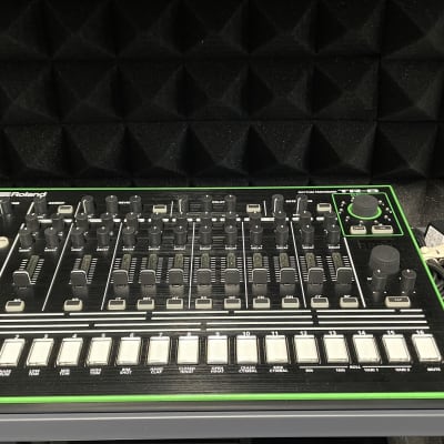 Roland TR-8